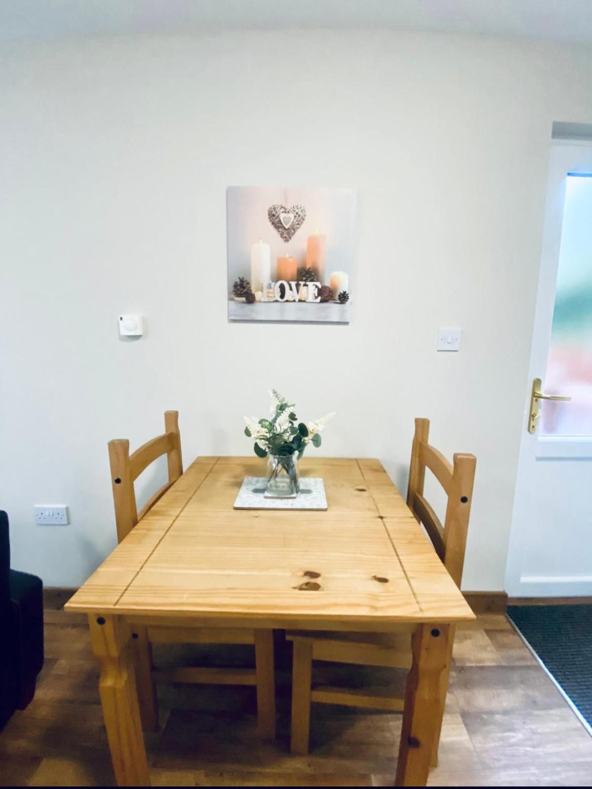 Elder Cabin With Hot Tub York Luaran gambar